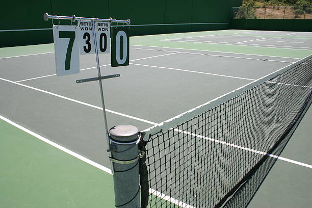 La rénovation d'un court de tennis à Nice dans les Alpes-Maritimes exige une planification minutieuse de l'éclairage. Considérant