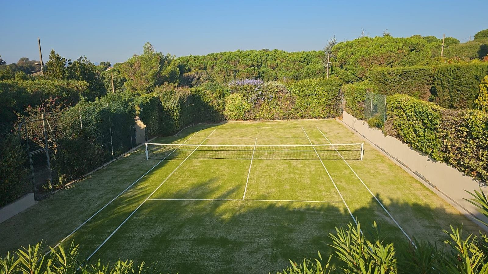 Construction d'un terrain de tennis à Toulon