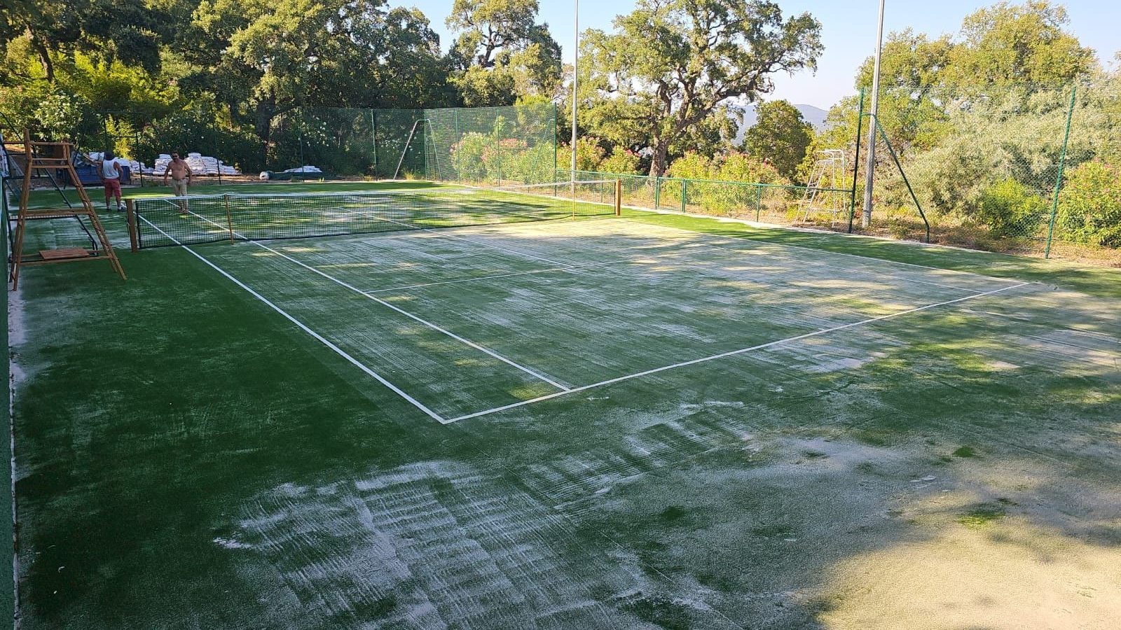 Construction d'un terrain de tennis à Toulon