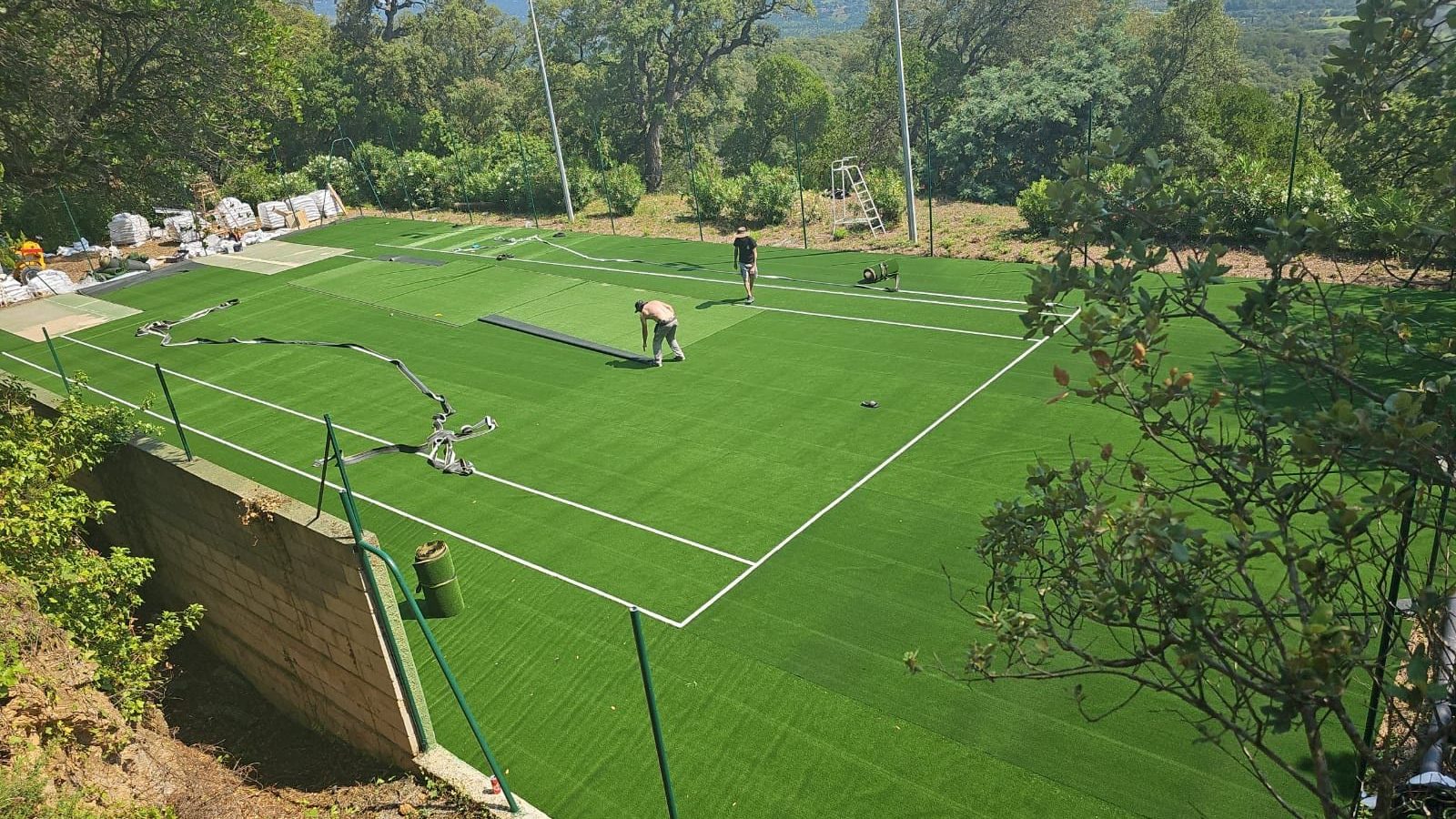 Construction d'un terrain de tennis à Toulon
