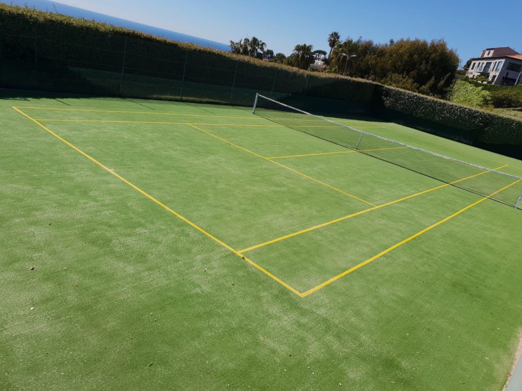 Construction d'un terrain de tennis à Toulon