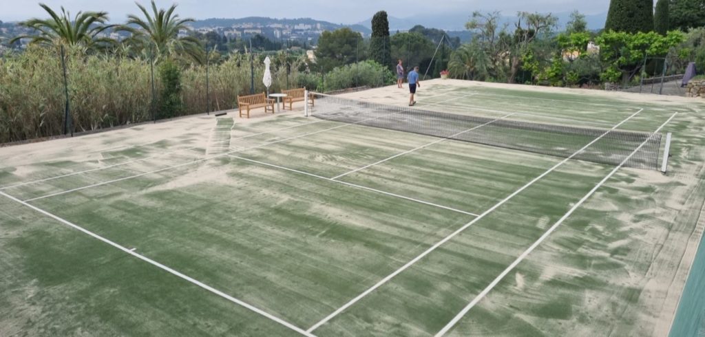 Construction d'un terrain de tennis à Toulon