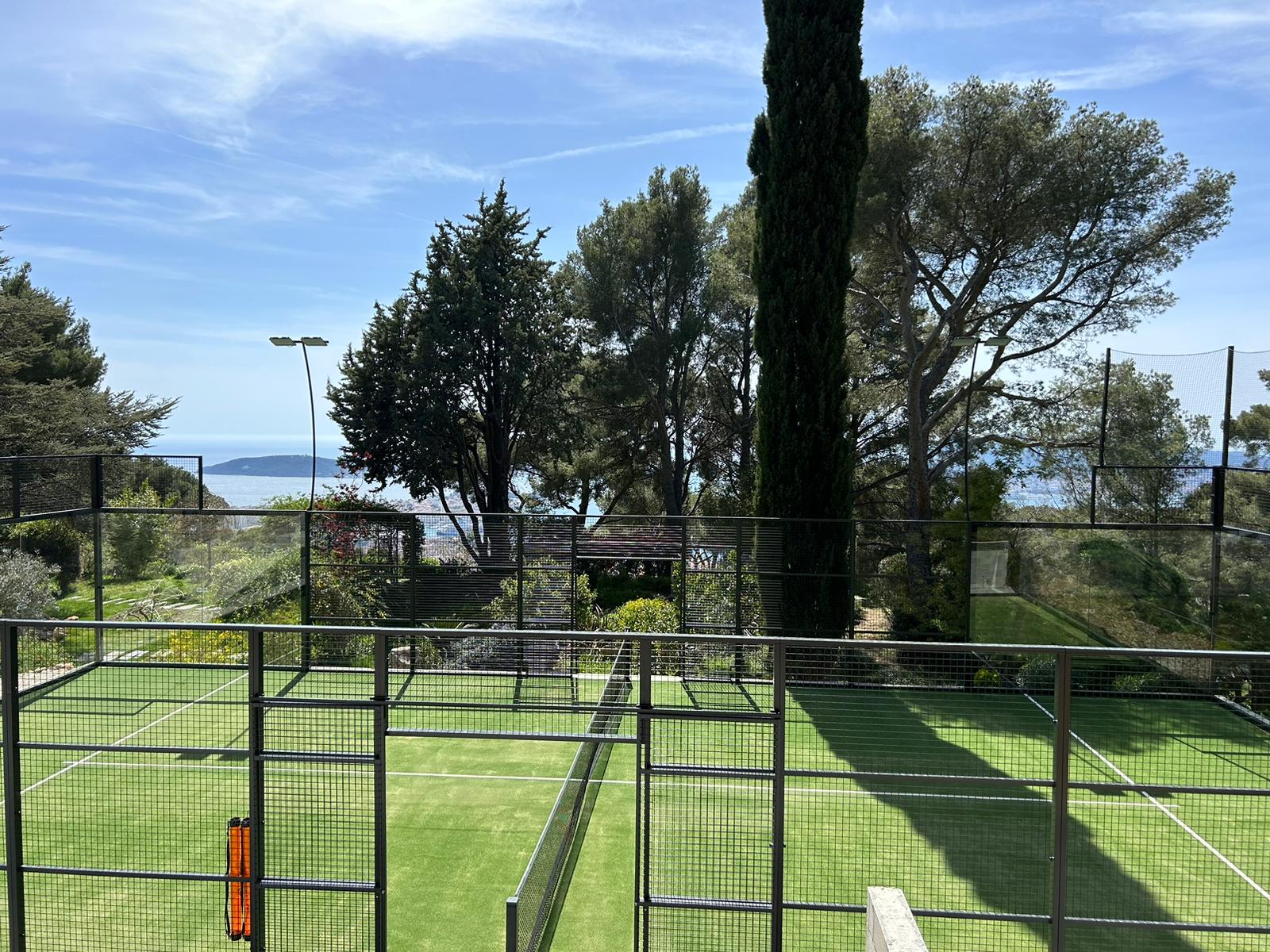 Construction d'un court de tennis en gazon synthétique à Nice
