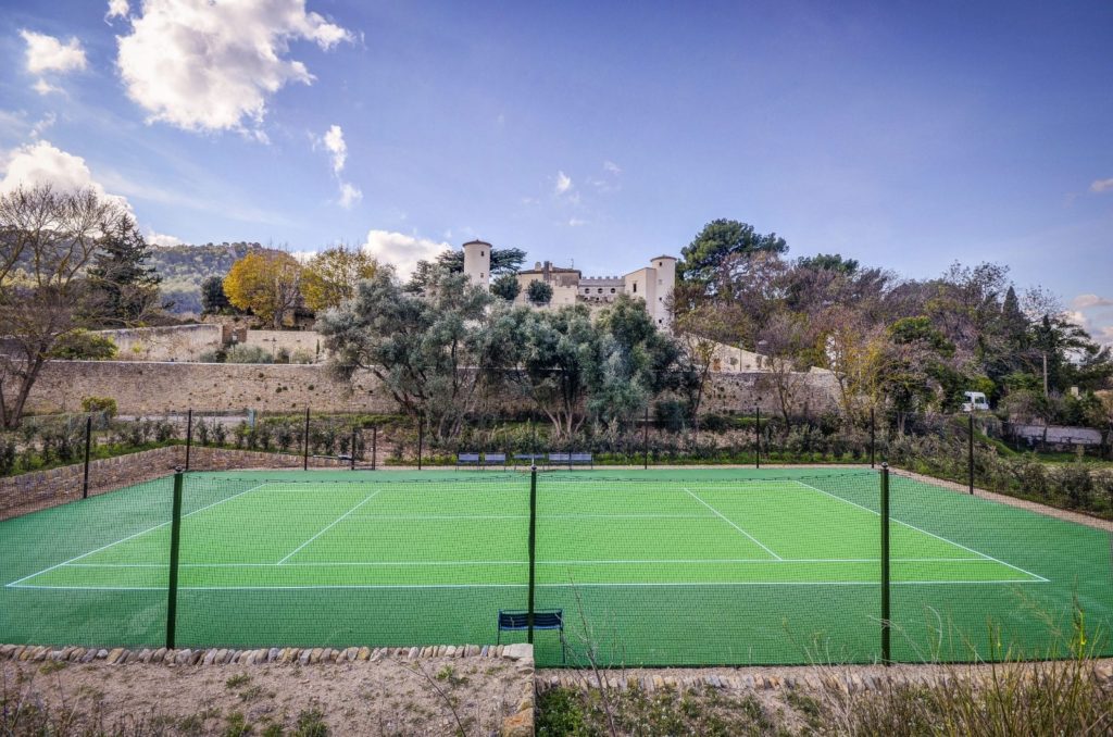 Construction d'un terrain de tennis à Nice