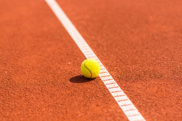 construction court de tennis en terre battue à Saint-Raphaël